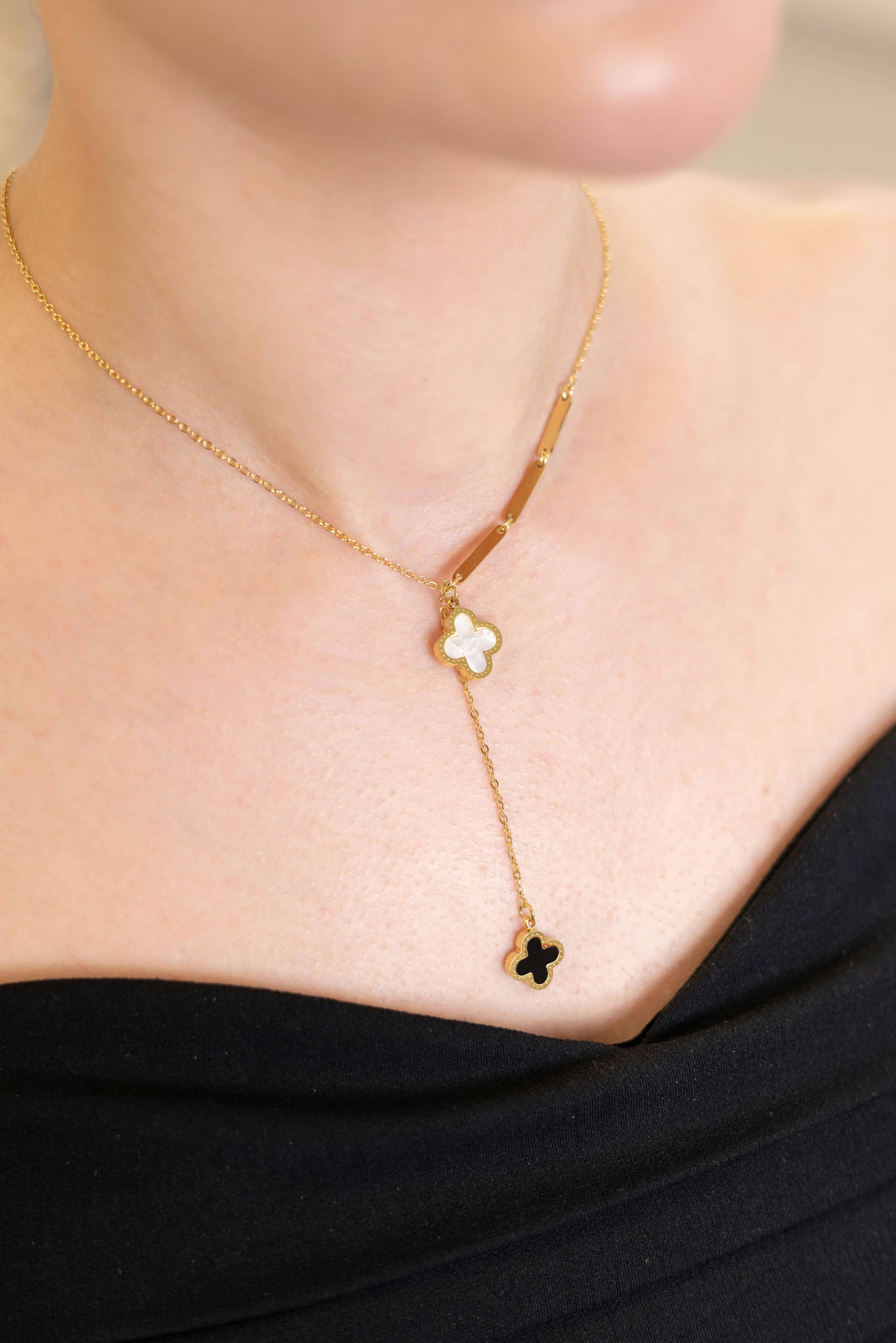 Halskette Black & White long Pendant Clover