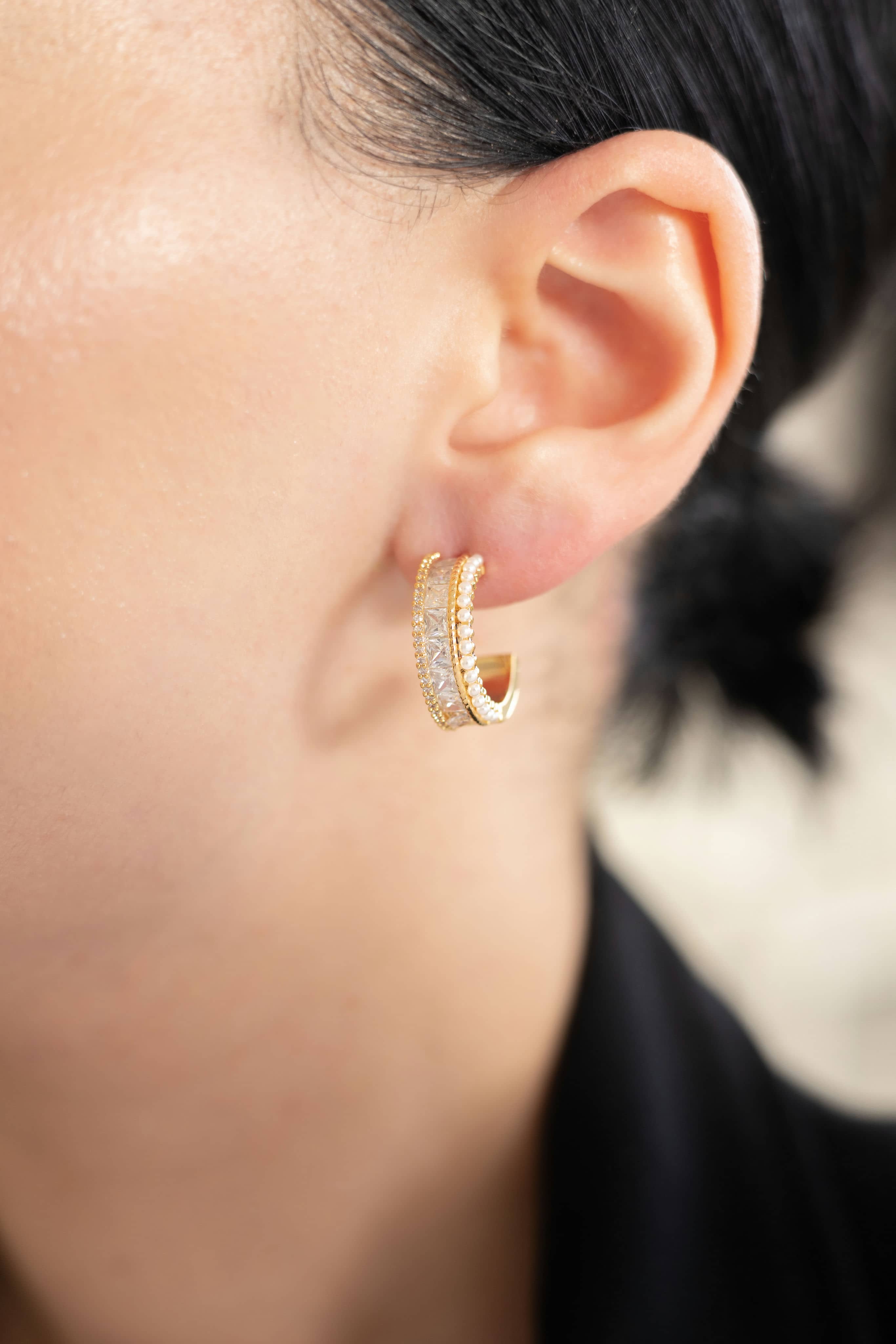 Luna Pearl Midi hoop earrings